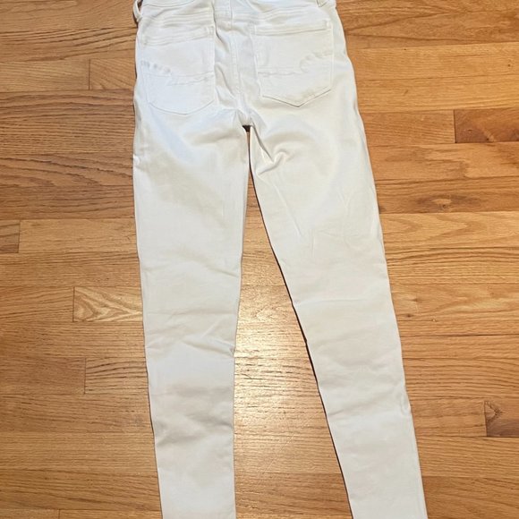 American Eagle High-Waisted Skinny Jean - Picture 2 of 4